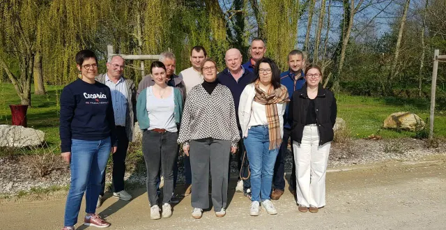 photo  le nouveau conseil municipal, réuni autour du maire pascal champclou, officiellement installé pour un mandat placé sous le signe de la continuité et des projets.  &copy;  le maine libre 