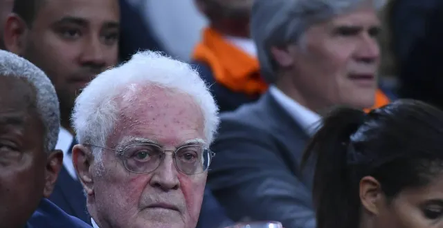 photo  en 2019, lionel jospin, fan de basket, était à bercy pour assister avec stéphane le foll à la rencontre msb-asvel.  &copy;  archives le maine libre hervé petitbon 