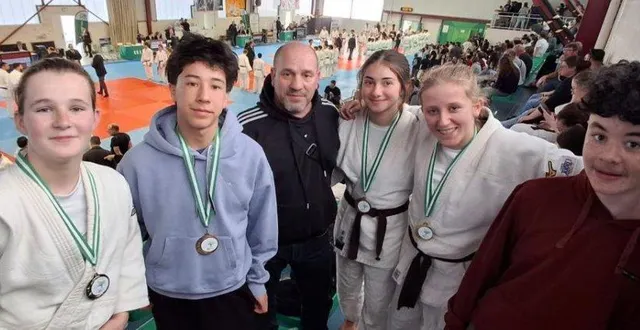 photo  zoé rialland, pablo capy, johan ledroit (entraîneur), camille delli colli, neela ruchaud, samuel husson mucher.  &copy;  co 