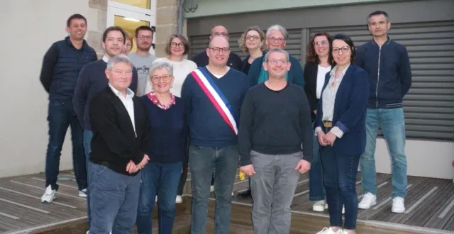 photo  le nouveau conseil municipal de combrand a été installé vendredi 20 mars.  &copy;  co 