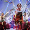 photo les danseurs des joyeux petits souliers d’ukraine et les chanteurs d’orpheus produisent des spectacles haut en couleurs.