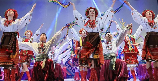 photo  les danseurs des joyeux petits souliers d’ukraine et les chanteurs d’orpheus produisent des spectacles haut en couleurs.  &copy;  document remis – les joyeux petits souliers 