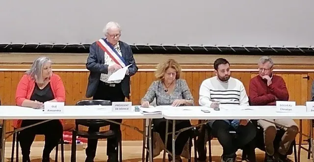 photo  première réunion des 27 élus.  &copy;  co 