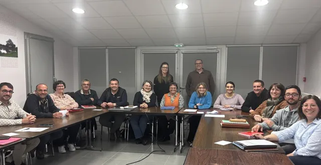 photo  vendredi 20 mars, le conseil municipal s’est installé. christine soulard est réélue maire. elle sera entourée de ses adjoints : jean-marie birtegue, nadia blanchard, mickaël aiguillon et christine rocher. parmi les nouveaux élus figurent alexis cailleret, jordan pillet, estelle bennouara, claudie descout, cindy rabouam, madeline rambaud et jérôme decoust dans un conseil de 15 membres.  &copy;  co 