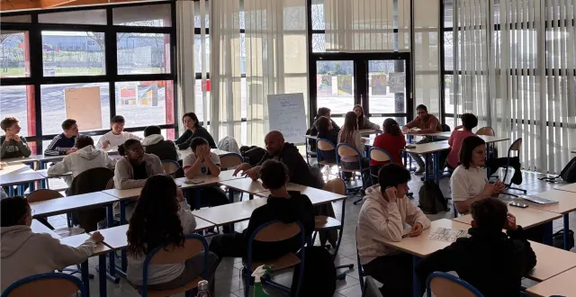 photo  l’atelier speed dating a permis de sensibiliser les élèves aux métiers portés par un genre qui n’est pas celui attendu.  &copy;  co 
