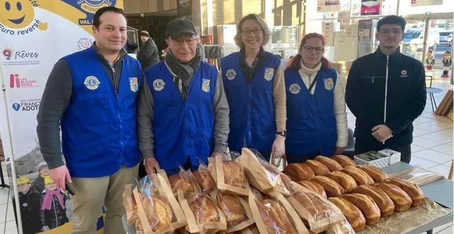 photo  le lions club val du loir organise sa traditionnelle vente de brioches.  &copy;  archives le maine libre 