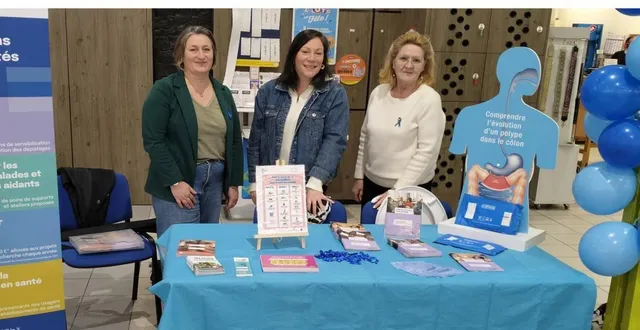photo  laurence riberger, infirmière santé public, sarah delbergue et anne-marie hurtaud de la ligue contre le cancer ont sensibilisé le public sur le cancer du côlon et du rectum.  &copy;  co 