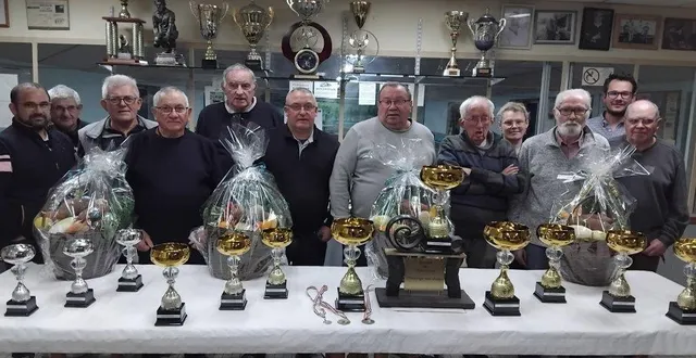 photo  le challenge des invités s’est clôturé dimanche 22 mars à la société l’agriculture présidée par christian brun. sur 150 équipes inscrites, 145 ont participé depuis le 19 novembre. après avoir éliminé christian brun, claudine et bernard angeard 10 à 7 en demi-finale, alain bienvenu et ses invités rémy poirier et guy choisel se sont imposés après 5 heures de jeu 12 à 11 face à franck letourneau, alain ouvrard et jean-claude pierre. ces derniers avaient battu alexandre ricou, geoffrey bonde et maxime ricou 10-7 dans l’autre demi-finale. la prochaine manifestation sera le méchoui le 27 juin.  &copy;  co 