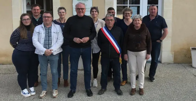photo  didier rattier est maire de saint-léger- sur-sarthe.  &copy;  ouest-france 