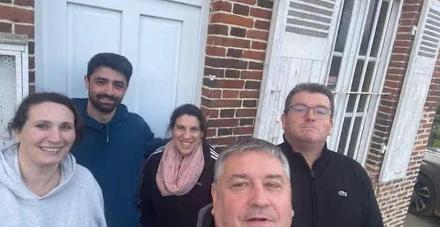 photo  le conseil municipal derrière paul langlois (au premier plan).  &copy;  ouest-france 