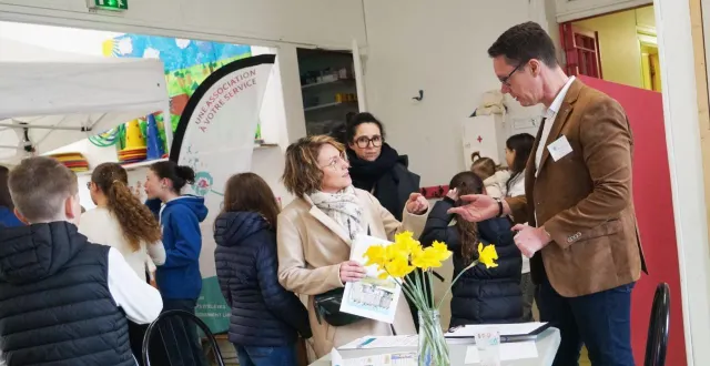 photo  les parents et élèves ont été accueillis samedi par nadine durand et romaric jousset, les directeurs de saint-joseph et de saint-rémi, lors des portes ouvertes de l’ensemble scolaire.  &copy;  ouest-france 