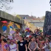 photo  le traditionnel carnaval des enfants des écoles jean-bouhier et saint-joseph, a semé des sourires, des cris de joie et de la musique durant le parcours dans les rues rochefortaises. le printemps est là ! espérons que ces semences apporteront de la quiétude et du bonheur dans un monde tourmenté… 