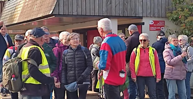photo  le départ des marcheurs.  &copy;  ouest-france 