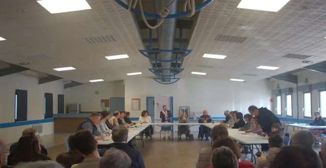 photo  l’installation du nouveau conseil municipal.  &copy;  ouest-france 