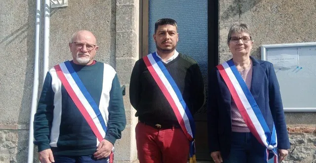 photo  jean de roffignac, nouveau maire du village élu à l’unanimité, entouré de ses adjoints alain guillin et patricia vallier.  &copy;  ouest-france 