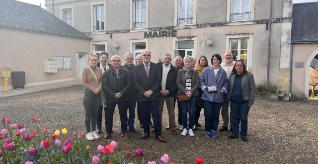 photo  le nouveau conseil municipal élu lors de l’élection du maire, vendredi.  &copy;  ouest-france. 