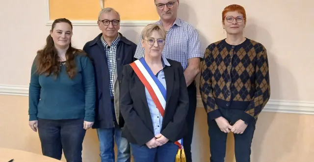 photo  jocelyne gouic au centre, (de gauche a droite) aurèlie auger, thierry guirado, didier boulay et karine bergua.  &copy;  ouest-france 
