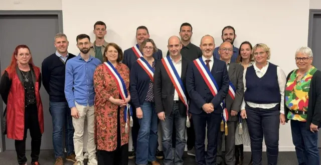photo  le conseil municipal de loué s’est réuni pour la 1re fois, samedi 21 mars 2026, pour l’élection du maire et des adjoints. une première assemblée ou trois élus de l’opposition étaient absents.  &copy;  ville de loué 