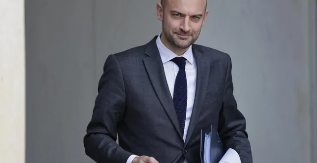 photo  le ministre français des affaires étrangères, jean-noël barrot, quitte le palais de l’élysée à paris après la réunion hebdomadaire du cabinet, le 25 mars 2026.  &copy;  ludovic marin/afp 