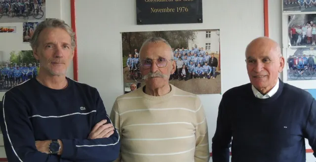 photo  claude masson, secrétaire, jean loup renaudier l’ex président, et jacques cadars, le président actuel.  &copy;  ouest-france. 