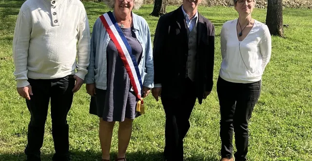 photo  jacques durand, delphine bouju, christian haïssat et roselyne legarré forment l’exécutif du conseil municipal cheffois.  &copy;  ouest-france. 