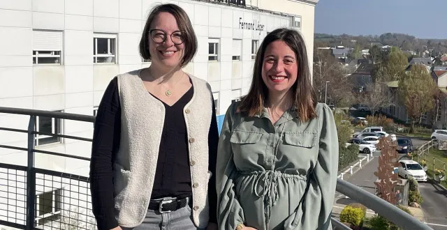 photo  cindy bequin (à gauche), ergothérapeute, et camille fouquet, infirmière, de l’équipe mobile de gériatrie à domicile.  &copy;  ouest-france 