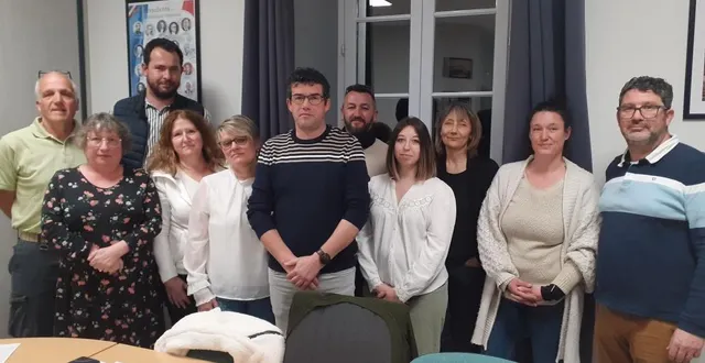 photo  le conseil municipal, au complet, s’est réuni vendredi 20 mars. au centre : stéphane pouit.  &copy;  co 