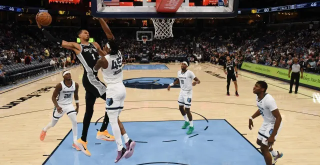 photo  victor wembanyama a répondu au poster de gg jackson, dans la nuit du 25 mars 2026, en nba.  &copy;  grant burke / afp 