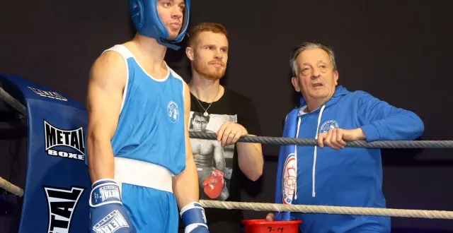 photo  milan bezot (à gauche) avec son coach maxime beaussire (au centre).  &copy;  dr maxime beaussire 