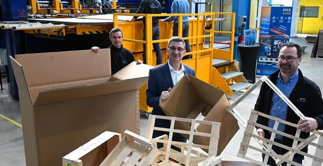 photo  avrillé, jeudi 19 mars 2026. dirigée par andrea torcellan (au centre) gazzella atlantique conçoit des machines d’agrafage de cartons et cagettes.  &copy;  co – laurent combet 