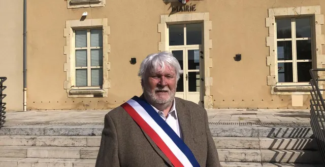 photo  sans surprise, michel pré a été réélu maire.  &copy;  le maine libre 