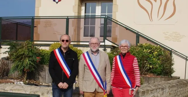 photo  le maire et ses adjoints.  &copy;  le maine libre 
