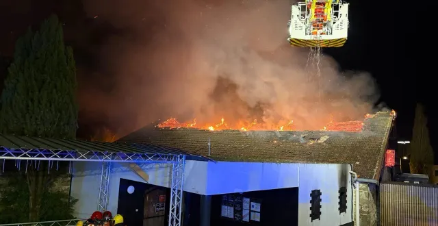 photo  l’établissement de nuit a été touché par un violent incendie dans la nuit de mercredi à jeudi.  &copy;  sdis 85 