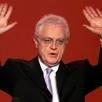 photo  lionel jospin devant les militants de son parti, au siège de son quartier général de campagne à paris, au soir du 21 avril 2002. lorsqu’il venait d’apprendre qu’il était éliminé dès le premier tour de la présidentielle. 