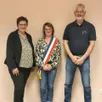 photo sandra planchais, la nouvelle maire en compagnie de ses adjoints fabrice tessier et christèle dezière.