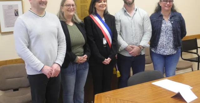 photo  céline thomas a été élue maire de toutlemonde. elle sera épaulée par quatre adjoints, de gauche à droite : fabien hervé, emmanuelle couraud, steven mérand et raymonde guichard.  &copy;  co 