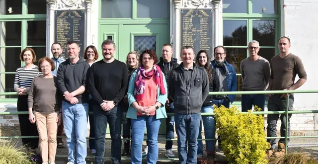 photo  le nouveau conseil municipal au complet.  &copy;  le maine libre 