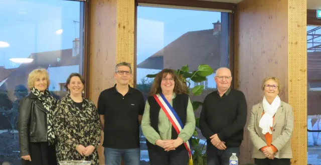photo  de gauche à droite : dominique garnier, laure czinober, philippe mauboussin, valérie dumont, régis lemesle et marie-christine du grand placitre.  &copy;  le maine libre 