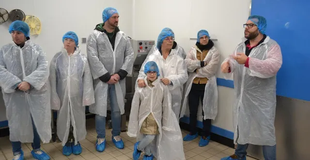 photo  de nombreux visiteurs ont découvert les coulisses de la cuisine centrale.  &copy;  le maine libre 