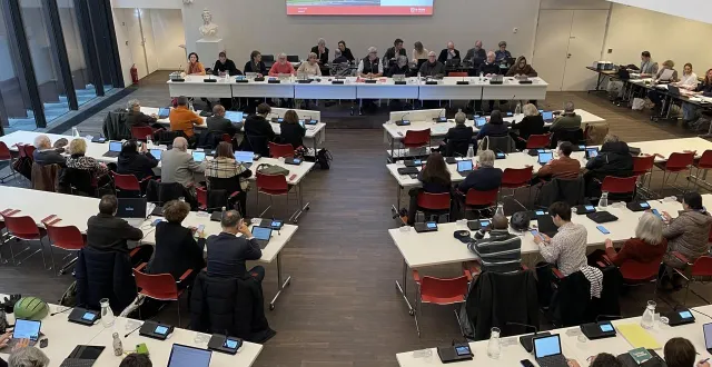 photo  le conseil municipal du mans se réunit au forum des quinconces, en contrebas du cinéma pathé.  &copy;  archives le maine libre 