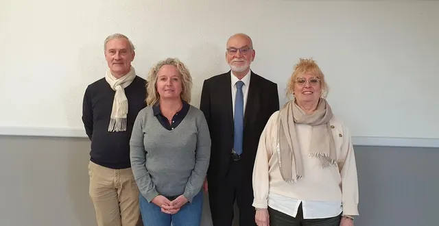 photo  bruno chaplet avec charles édouard de coriolis, catherine robert fresland et chantal courtaugis. absent de la photo : le premier adjoint patrick buffin.  &copy;  le maine libre 