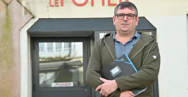 photo  erwan chartier-le floch, rédacteur en chef du poher hebdo, à carhaix, ce jeudi 26 mars.  &copy;  ouest-france 