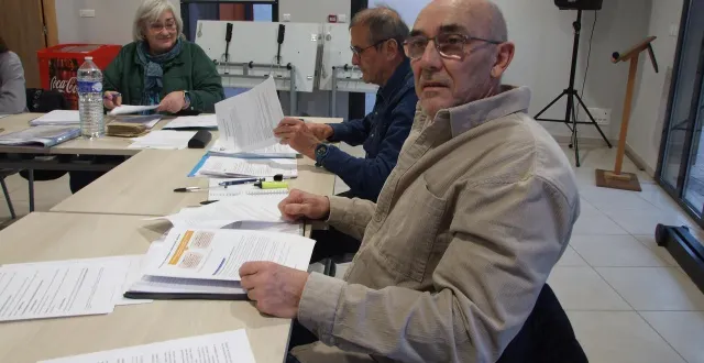 photo  jacky ainé, officiellement élu maire de saint-célerin (sarthe) s’est installé.  &copy;  ouest-france 