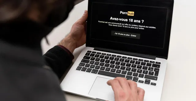 photo  les plateformes doivent imposer un contrôle plus strict afin de restreindre l’accès pour les mineurs.  &copy;  martin roche / archives ouest-france 