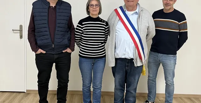 photo  lionel aigron, maire de saint-généroux, et ses trois adjoints.  &copy;  co 