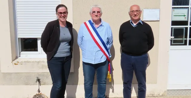 photo  bernadette guignard, nouveau maire à doux, avec serge bernardeau, 1er adjoint et claire sarrazin, seconde adjointe.  &copy;  co 