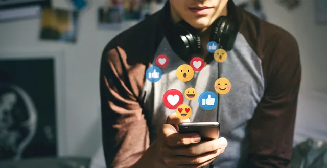 photo débat. les réseaux sociaux aggravent-ils l’anxiété des jeunes ? &copy; adobestock