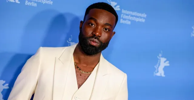 photo  l’acteur paapa essiedu, au 74e festival du film de berlin, le 17 février 2024.  &copy;  gerald matzka / dpa picture-alliance via afp 