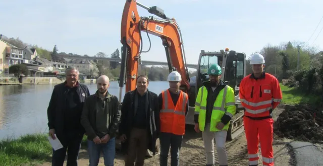 photo  mardi 24 mars, sur la nouvelle voie verte de l’oudon, en aménagement à segré, gilles grimaud, président d’abc (anjou bleu communauté), florian pohu, du service mobilité à (abc), maxime deroef, responsable d’opération d’aménagement chez alter, et les responsables des travaux.  &copy;  co 