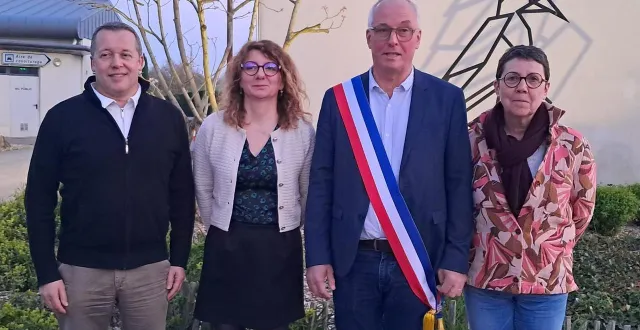 photo  de gauche à droite : franck audureau, 2e adjoint, alexandra périchaud, 1re adjointe, christophe godet, maire et liliane doux, 3e adjointe.  &copy;  co 